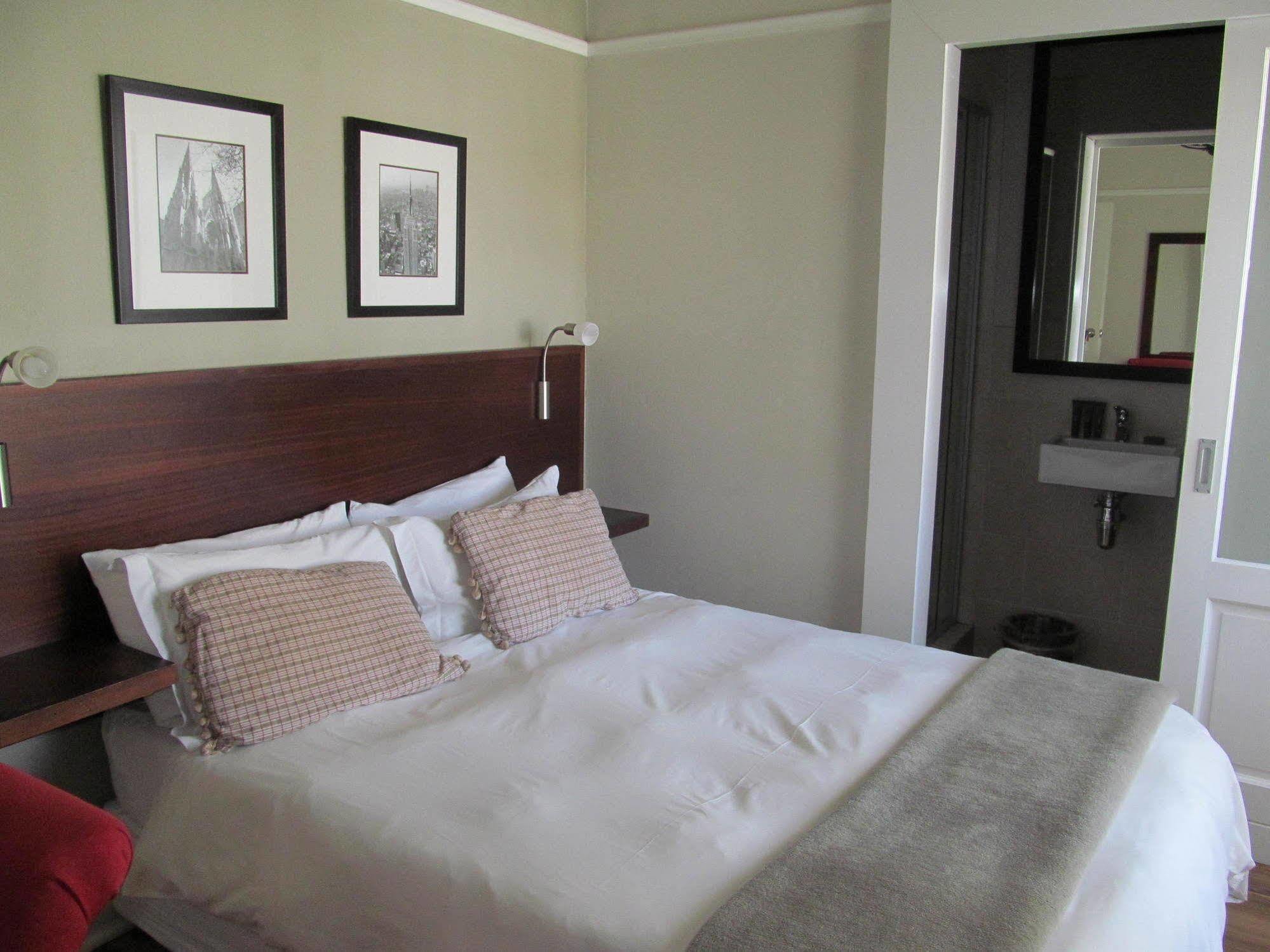 The Vic Hotel Port Elizabeth Kültér fotó
