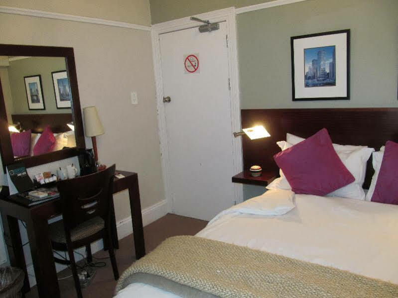 The Vic Hotel Port Elizabeth Kültér fotó